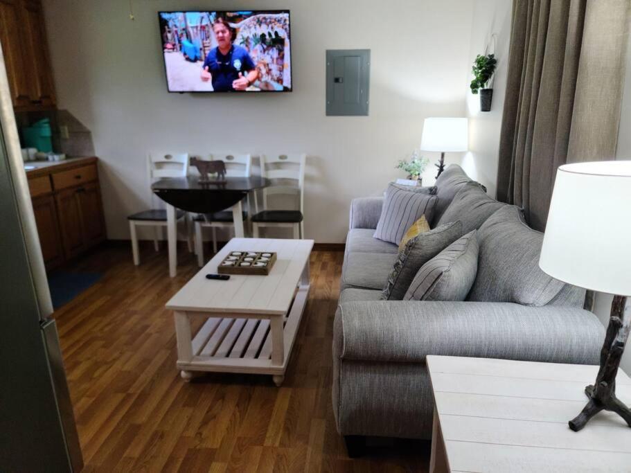 האמונד Milk Hand House.. Peaceful 1 Bedroom Cabin מראה חיצוני תמונה